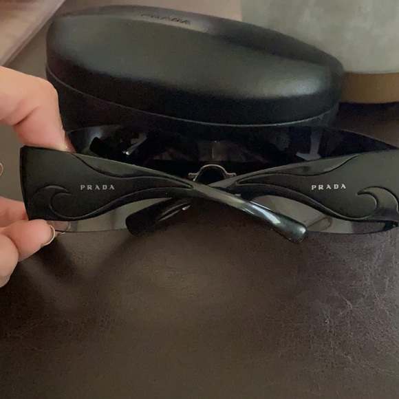 PRADA unisex wrap sunglasses. - Picture 6 of 6